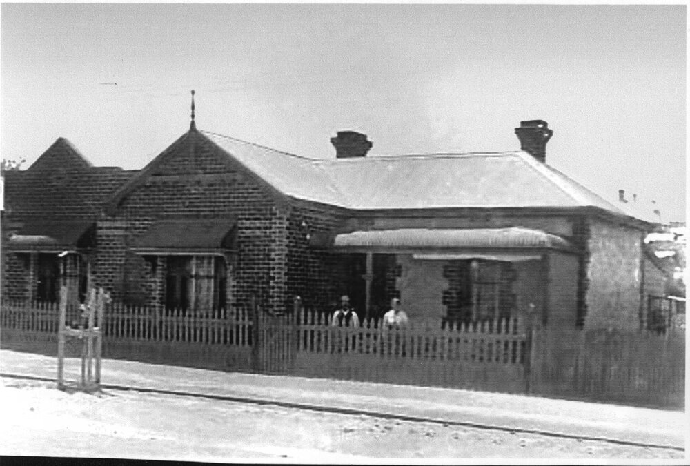 8 Lefroy Road, Beaconsfield