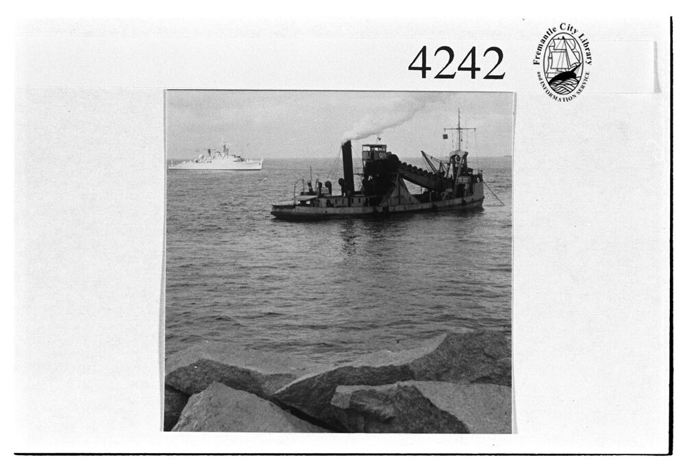 Bucket dredge Parmelia