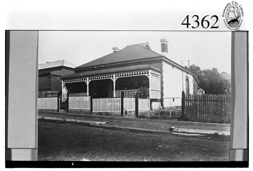 77 Hubble Street