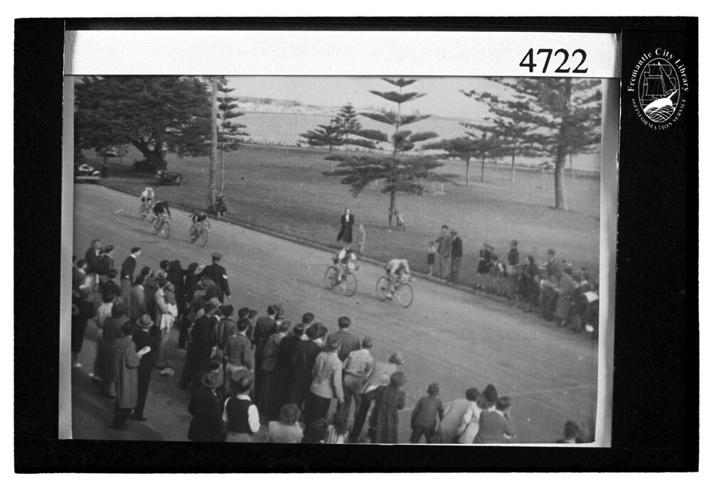 Bicycle racing at Fremantle Esplanade