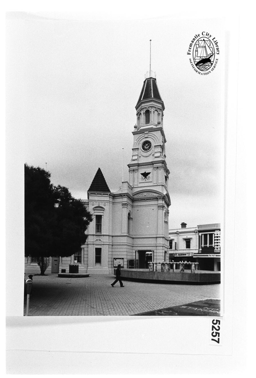 Fremantle Town Hall and fountain