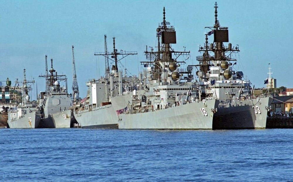 USS Fox and other US Ships Fremantle Harbour