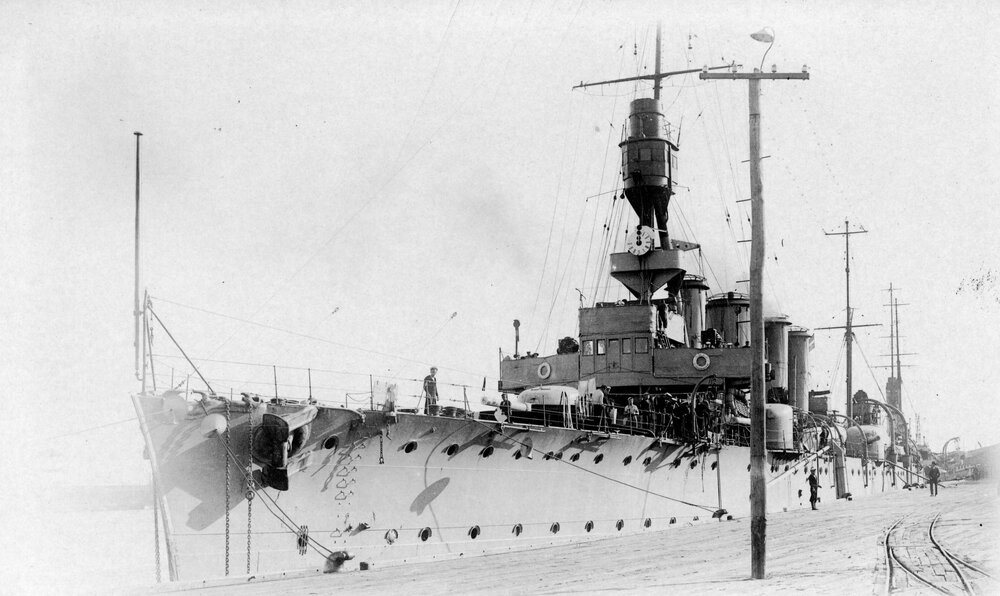HMAS Brisbane at Fremantle .
