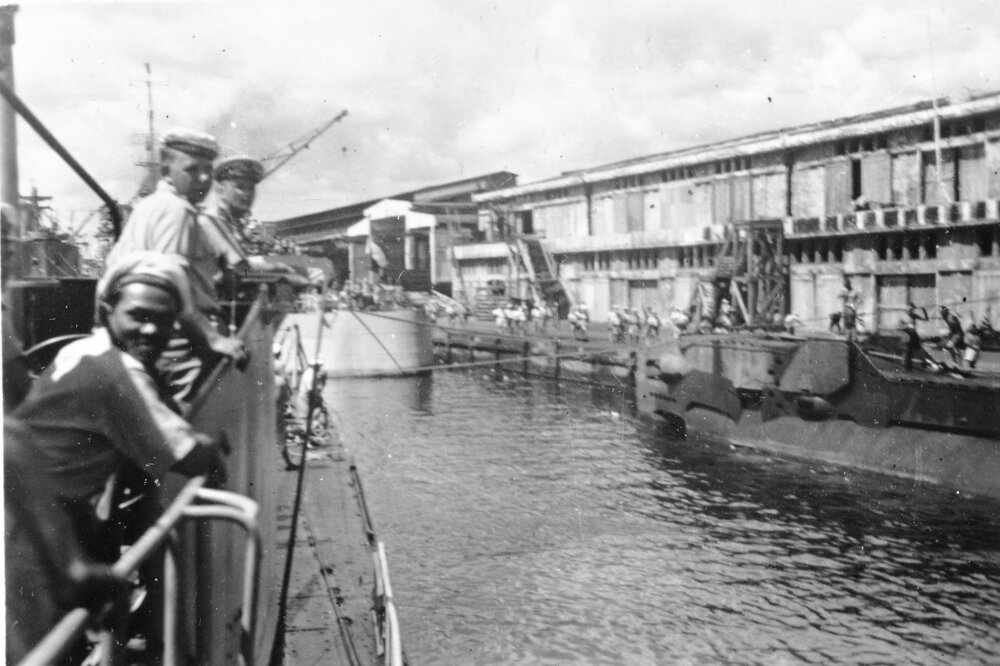 Sailors on Dutch submarine in Fremantle