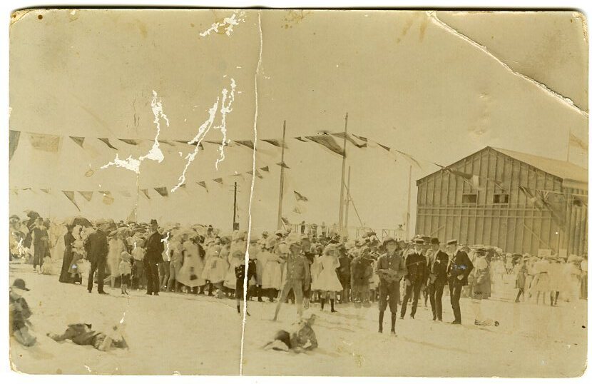 Beach. People gathering. Circa 1901