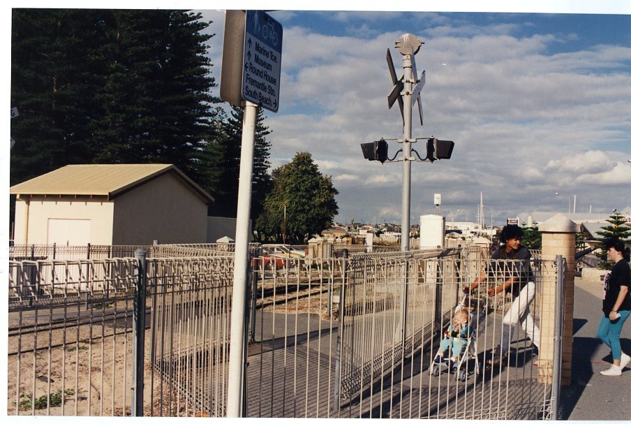 Railway crossing Esplanade Park - 17-05-1991