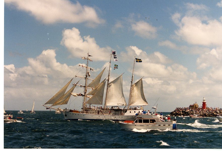 Departure of the re-enactment fleet for the 200th Anniversary of arrival of the First Fleet in 1788.