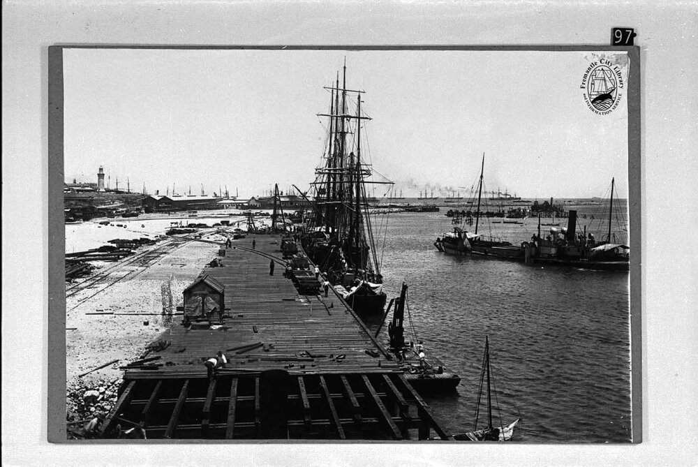 Fremantle harbour being built
