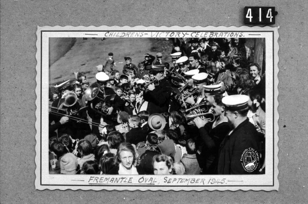 Childrens victory celebrations, Fremantle Oval