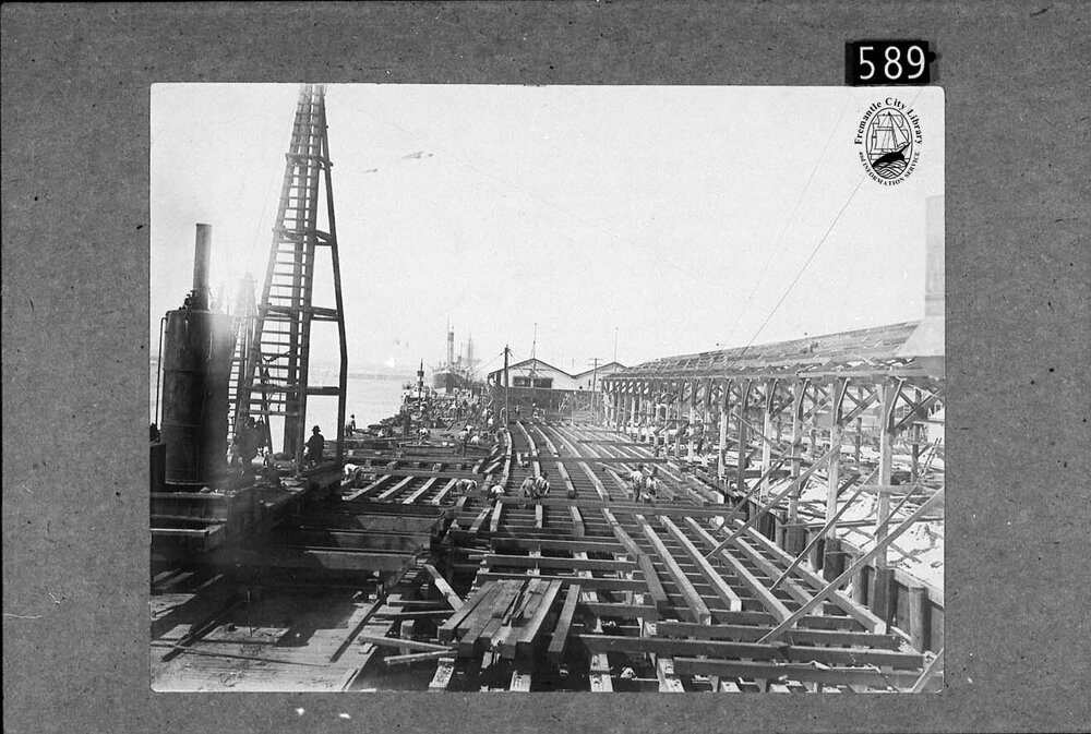 Building of the South Quay and sheds