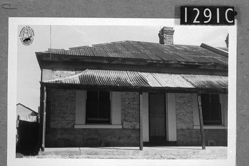 Cottages behind the terraced houses in South Street