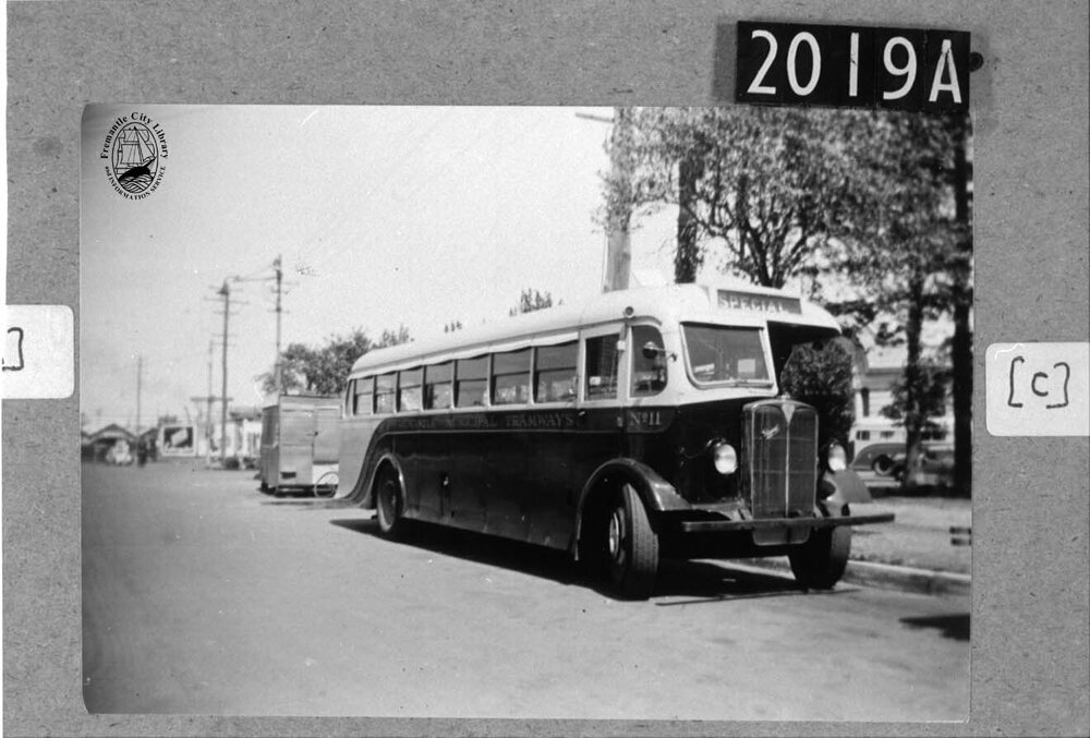 Fremantle Municipal Tramways bus