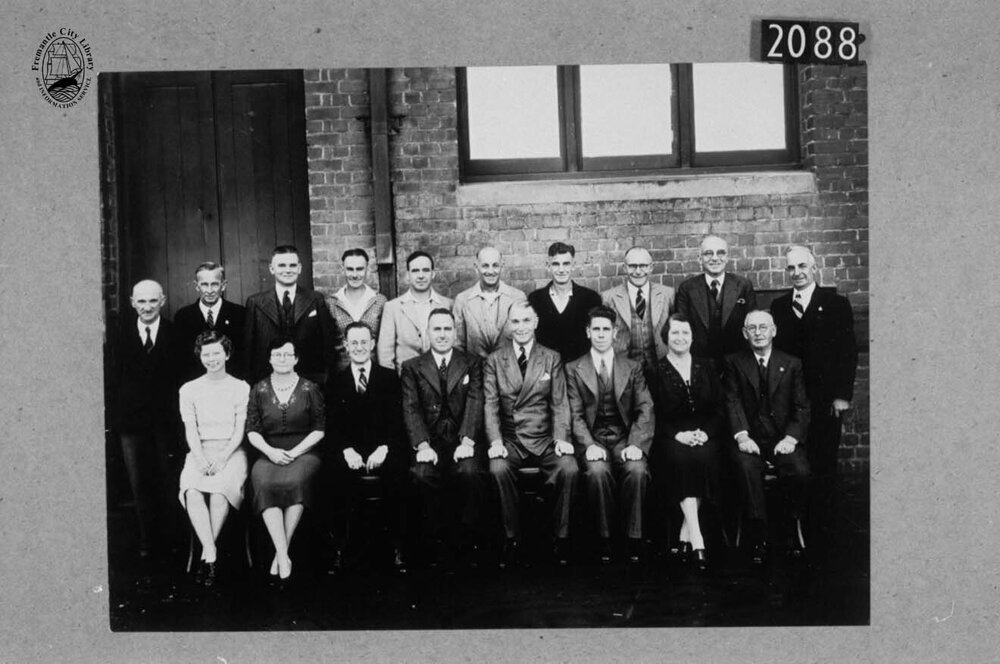 Staff of Spicers and Detmolds