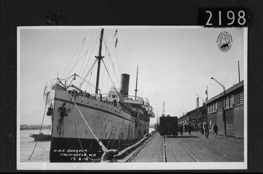 P&amp;O liner Dongala berthing at E Shed