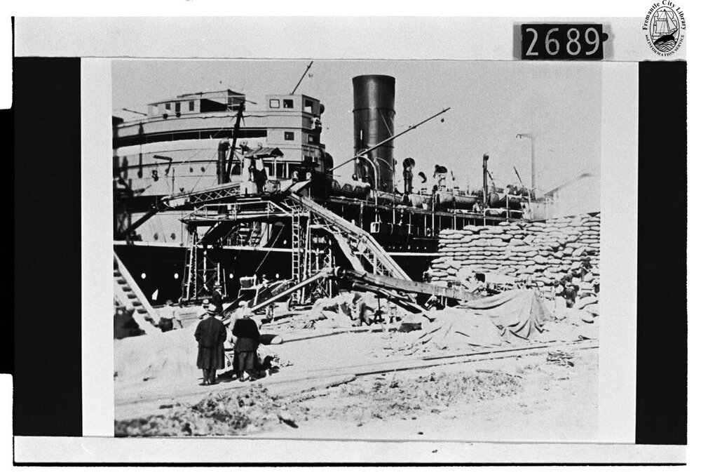 Bagged wheat loading at north wharf