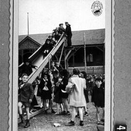 Childrens victory celebrations, Fremantle Oval