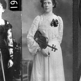 Female violin player