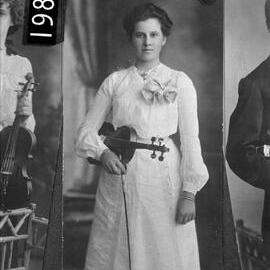 Female violin player