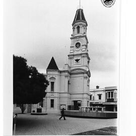 Fremantle Town Hall and fountain