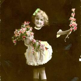 Postcard sent from Ross Rummer to his sister Win whilst he was fighting overseas in World War I