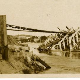 Fremantle rail bridge collapse during floods, 1926