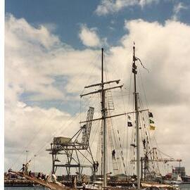 Departure of the re-enactment fleet for the 200th Anniversary of arrival of the First Fleet in 1788.