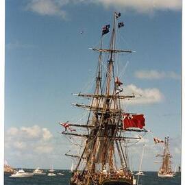 Departure of the re-enactment fleet for the 200th Anniversary of arrival of the First Fleet in 1788.