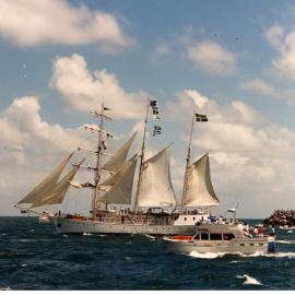 Departure of the re-enactment fleet for the 200th Anniversary of arrival of the First Fleet in 1788.