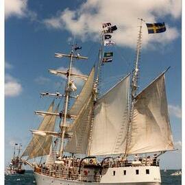 Departure of the re-enactment fleet for the 200th Anniversary of arrival of the First Fleet in 1788.