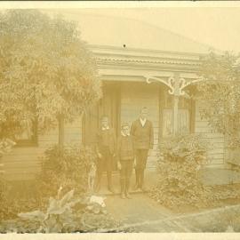 Charles Valentine Saunder (Born South Fremantle 18/09/1898), Clarence Augustine Saunder (Born South Fremantle 7/05/1901), Leonard Saunder (Born Fremantle 19/01/1897). All sons of Charles Henry Saunder (1868-1945). Photo at Echuca Vic. About 1912