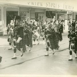 Fremantle City Highland Pipe Band marching in High St.
