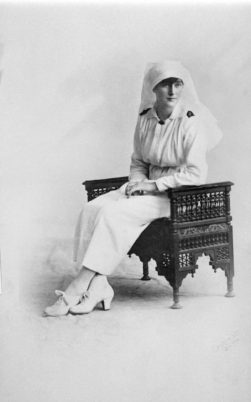 Nurses in WW1 and WW2